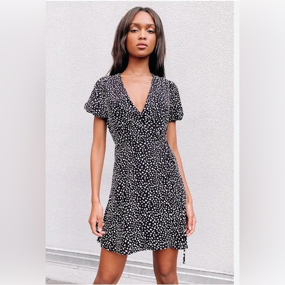 Lulus Dresses & Skirts - Lulus mini wrap dress size XS
